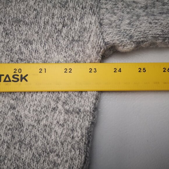 Wind River Outfitting Co. Men's Size Large Grey Made in Canada Sweater - Picture 5 of 7